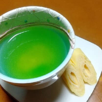緑茶だと、こうもレモンティと違うんだぁ～と驚き新発見でした！緑茶にレモン。。。ありですねぇ～！レシピに感謝＼(^^)／致します♡